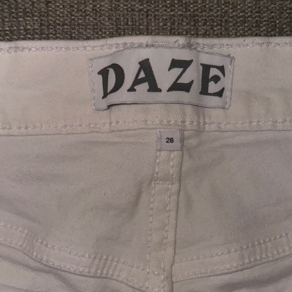 White Distressed DAZE Denim Shorts Size 26/ Small - Picture 2 of 9